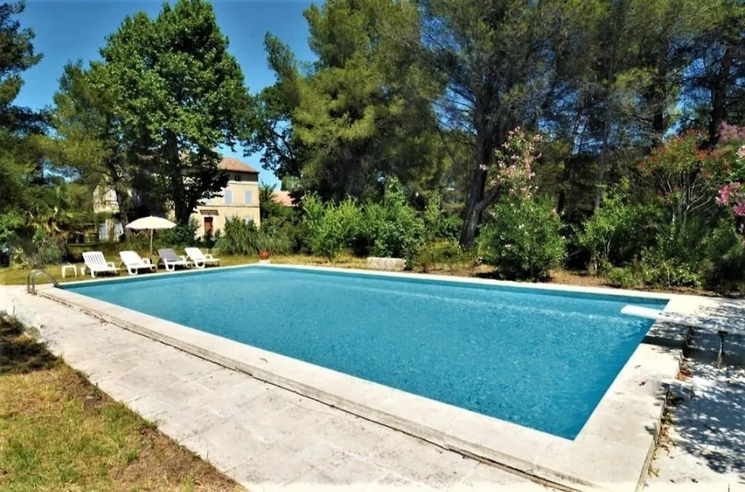 Super Appartement Avec Piscine Partagee Noves