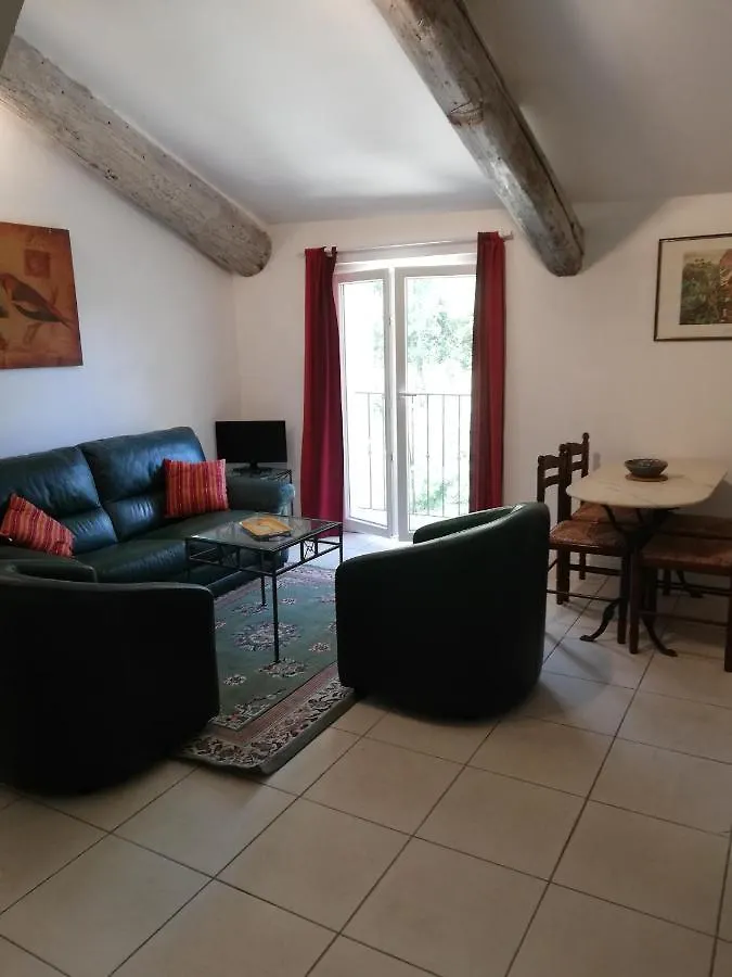 Super Appartement Avec Piscine Partagee Noves